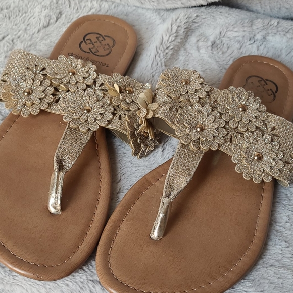 Gold flower sandals - Picture 2 of 9